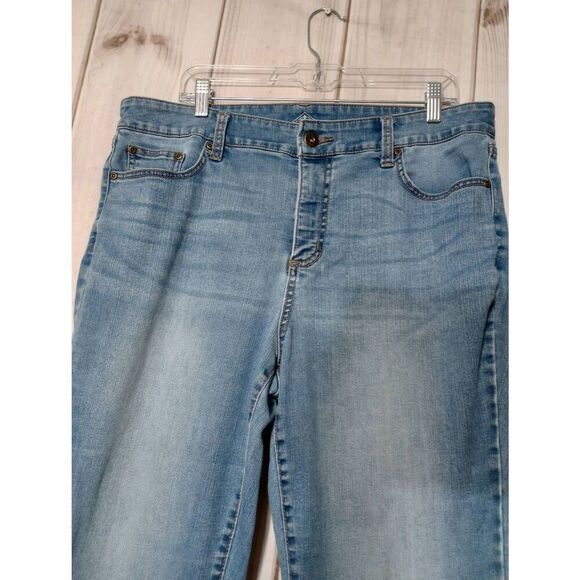 St Johns Bay Jeans Ladies 16 Straight Leg Light Wash - Picture 3 of 10